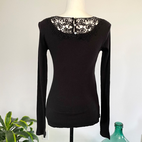 **SOLD** Lace & ribbed knit black shirt - Size M - Picture 3 of 5